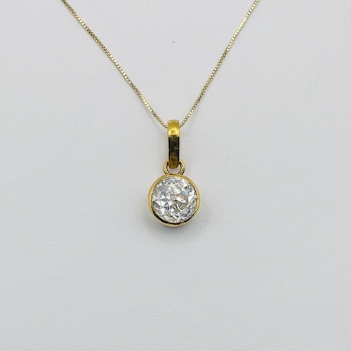 Clear Round Gemstone Pendant in Gold Setting