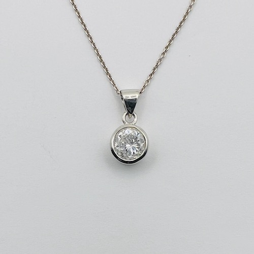 Clear Round Gemstone Pendant in Silver Setting